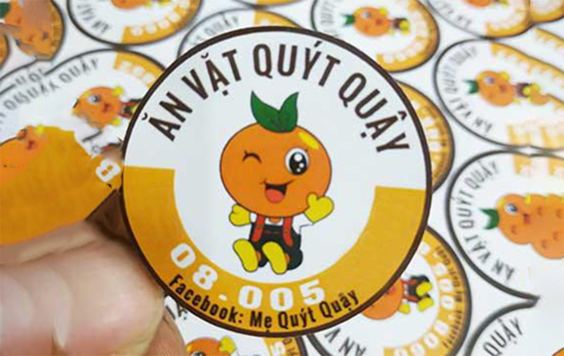 Decal nhựa b&oacute;ng - V